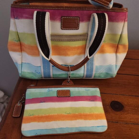 Coach bag with matching wristlet - Picture 1 of 1